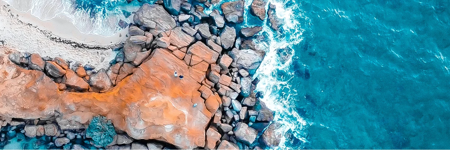 photo of red and blue ocean